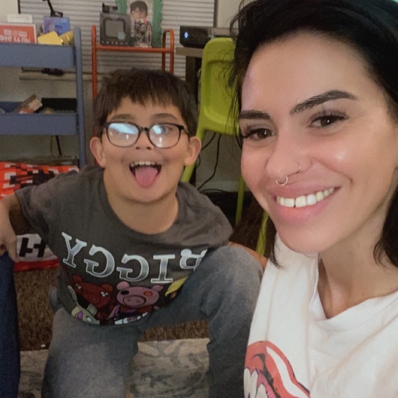 Meet your Posher, Courtney - Picture 5 of 5